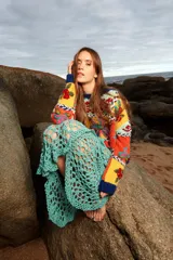 Falda larga tejida a mano en cinta color verde agua, calada y texturada con volados.