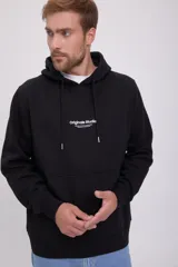 Canguro negro de manga larga con capucha, corte relajado y bolsillo tipo canguro. Estampado frontal con la inscripción "Originals Studio Brought to you by Jack&Jones Designed in Copenhagen".
