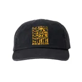 Gorra negra de Rip Curl con bordado amarillo en el frente que incluye el logo de la marca y un diseño con motivos playeros.