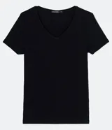 Blusa verde de viscosa con escote en V y mangas cortas.