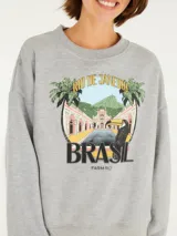 Buzo gris con diseño estampado del Parque Lage en el centro del torso. De corte clásico, cuello redondo, mangas largas y borde acanalado.