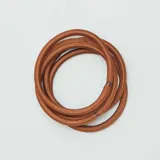 Pack de 15 gomas de pelo elásticas, en colores marrón, bronce y dorado. Ideales para sujetar el cabello con estilo y comodidad.