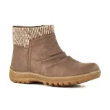 Bota corta color beige con caña de tejido de punto, cierre lateral y suela track.