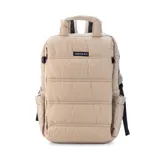 Mochila capitoneada color negro con diseño acolchado. Cuenta con asa superior, correas regulables y ocultables, doble cierre principal, bolsillo frontal con apertura vertical y bolsillo trasero pequeño. Incluye espacio para laptop de 15 pulgadas.