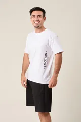 Bermuda azul marino de corte suelto en friza melange, con cintura elástica, cordón de ajuste y bolsillos laterales.