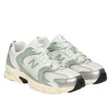 Championes New Balance modelo U530Seb, color blanco con detalles en plateado y verde agua, confeccionados en malla y cuero sintético, con logo "N" característico en los laterales y entresuela ENCAP.