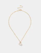 Cadena dorada con dije de corazón delineado con strass.