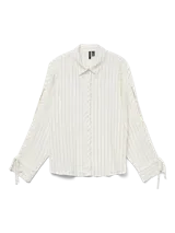 Camisa blanca a rayas verticales negras, de corte recto con mangas largas abullonadas y puños con lazo.