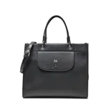 Cartera estructurada mediana color negro, fabricada en PU (cuero sintético) con forrería textil. Presenta solapa frontal con botón imantado, cierre superior con cremallera metálica, doble manija fija y correa larga regulable y desmontable. Incluye bolsillo interno con cierre y compartimentos internos amplios.