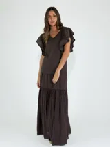 Pollera larga color marrón chocolate, de corte recto y estilo boho.