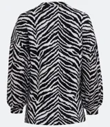 Blusa de viscosa con estampado animal print en blanco y negro, escote en V, mangas largas abullonadas con puños ajustados y dobladillo mullet.