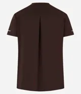 Remera deportiva blanca texturizada, con cuello redondo, manga corta, detalle reflectante y pliegue en la espalda.