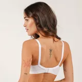 Soutien blanco de microfibra sin costuras, preformado con copa y aro. Bretel y tejido especial reforzado para mayor sujeción.