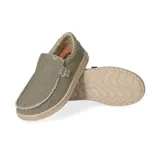 Zapatos Hey Dude modelo Mikka Braided, color verde militar con detalles trenzados y suela color beige.