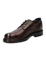 Zapato de cuero color marrón con cordones, de estilo casual.