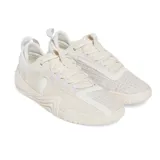 Championes de entrenamiento Under Armour Tribase Reign 6, color gris con suela marrón. Diseñados para levantamiento de pesas y entrenamiento de alta intensidad.
