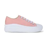 Zapatillas deportivas bajas negras con plataforma blanca y cordones blancos.
