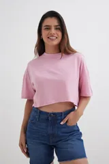 Remera rosa de algodón, corte cropped y estilo oversized.