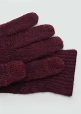 Par de guantes tejidos color beige, con puño acanalado.