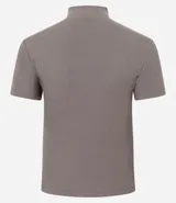 Remera marrón de ribana con cuello alto y mangas cortas.