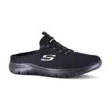 Zueco Skechers Summits Swift Step color negro, con capellada de malla transpirable, cordones elásticos y plantilla Memory Foam.