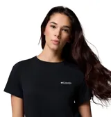 Remera de manga corta, color negro, con cuello redondo acanalado y un pequeño logo de Columbia estampado en blanco en el pecho.