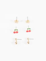 Set de tres pares de aros dorados con forma de flor, cereza y esfera.