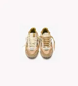 Championes Satorisan modelo Chacrona Metta, color marrón con detalles en amarillo y verde.