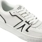 Championes urbanos Lacoste L001 Baseline, color negro con detalles en blanco y suela color crema.