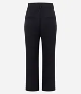 Pantalón femenino de punto roma color azul marino, de corte recto, con pliegues frontales y bolsillos laterales.