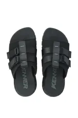Sandalias tipo ojotas Kenner Rakka Yaki color negro, con doble tira de ajuste con velcro y suela anatómica con diseño texturizado.