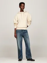 Buzo color crema de Tommy Hilfiger, con capucha ajustable con cordón, mangas largas y logo bordado en el pecho.