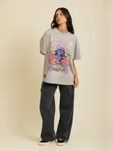 Pantalón de jean de corte recto color gris oscuro.