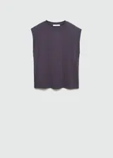 Camiseta blanca de algodón con cuello redondo y hombreras.