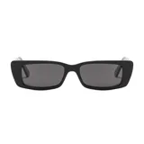 Gafas de sol rectangulares con montura gruesa de acetato color negro y lentes grises con filtro UV400.