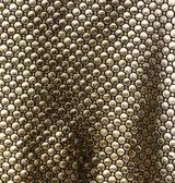 Remera de manga larga Columbia para mujer, color negro, con cuello redondo y ajuste ceñido. Presenta un patrón texturizado sutil en la tela y el logo de Columbia en el pecho.