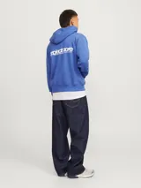 Buzo con capucha azul con estampado en el pecho que dice "project core creative dept. unlimited edition sourced and produced by jack&jones 1990".