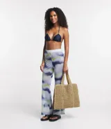 Pantalón de playa de tul con cintura elástica y estampado de nubes.