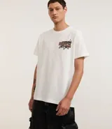 Remera blanca de algodón con estampa en la espalda de perros vestidos como gangsters y la frase "Beware of Dog".