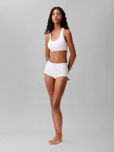 Bombacha hípster blanca de algodón modal con textura de canalé y cintura elástica con logo Calvin Klein.