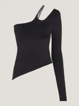 Remera negra ajustada al cuerpo, con un solo tirante con logo Tommy Jeans, una manga larga y bajo asimétrico.