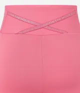 Calza deportiva larga color rosa con pretina alta y compresión media.