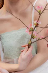 Pijama de algodón compuesto por musculosa con escote recto y detalle de puntilla elastizada, y short con elástico y lazo en la cintura.