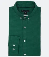 Camisa de manga larga verde con estampa de cuadrillé, corte slim fit y cuello abotonado.