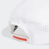 Gorro deportivo Adidas Adizero color blanco con logo de la marca en naranja.