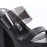 Sandalias de plataforma color negro con tira transparente sobre el empeine y pulsera al tobillo.
