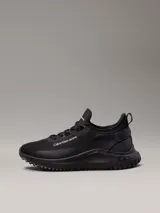 Zapatillas urbanas Calvin Klein Jeans modelo Eva Runner, color negro, confeccionadas en malla reciclada y material sintético, con logo en el lateral.