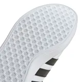 Championes Adidas Grand Court Base 2.0, color negro con las tres tiras blancas en los laterales y suela blanca. Zapatillas de cuero sintético con cordones.