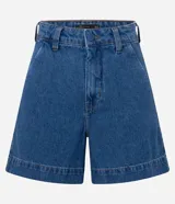 Short mom jeans de tiro alto color azul denim, con cintura sastre y botón forrado.