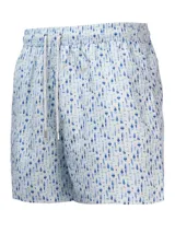 Short de baño celeste con estampado de motivos náuticos en azul. Tiene cintura elástica con cordón ajustable, bolsillos laterales y trasero.